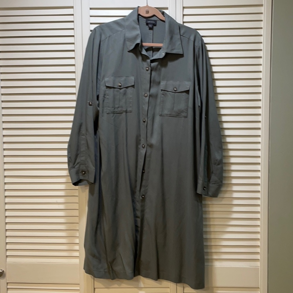 Knee length duster, great over pants or leggings
